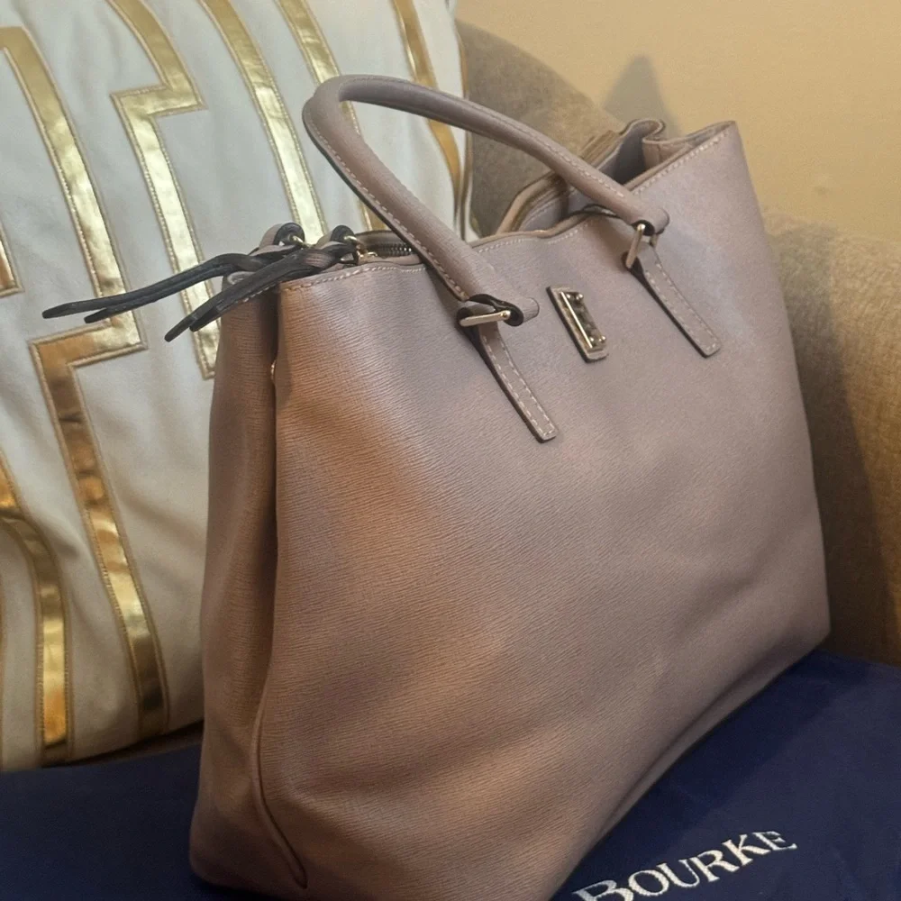 Dooney & Bourke chic versatile